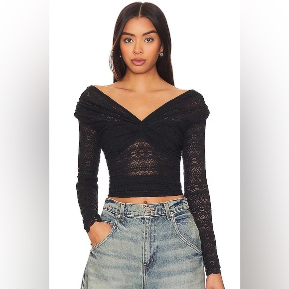 🌻🆕FREE PEOPLE Hold Me Closer Top Black-Size Medium - Picture 10 of 13